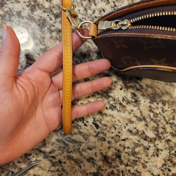 Louis Vuitton Ellipse Clutch - Picture 6 of 7